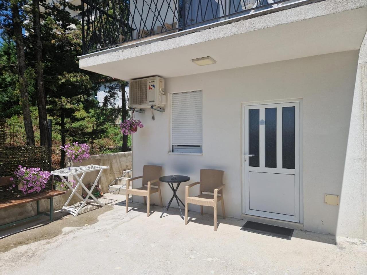 Studio Apartman Happy Home Tivat Exterior photo